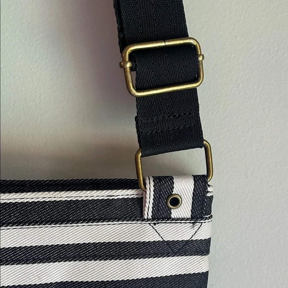 Dakine Jive Black Stripes Crossbody Bag